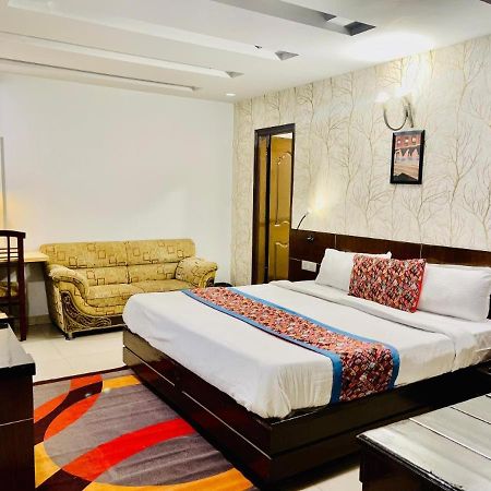 Hotel Queens Tower Amritsar Bagian luar foto