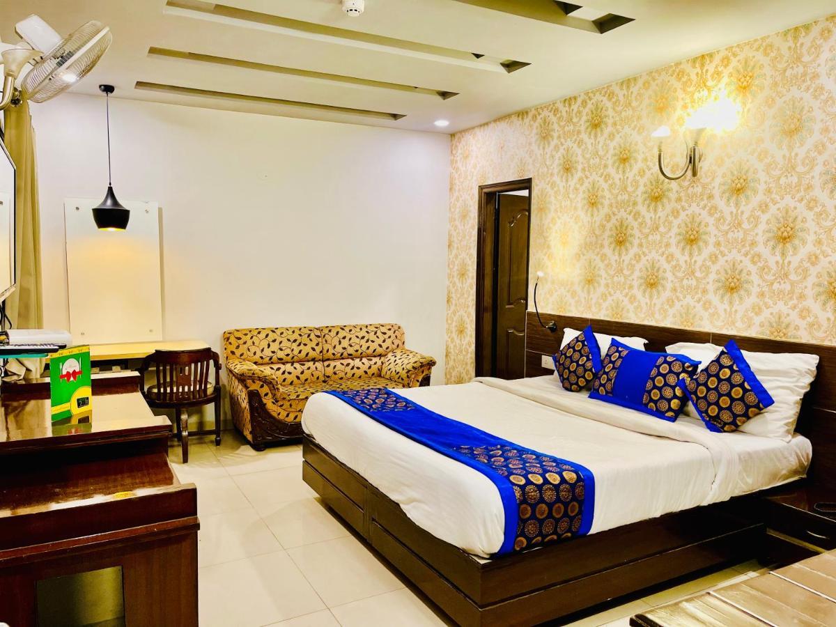 Hotel Queens Tower Amritsar Bagian luar foto