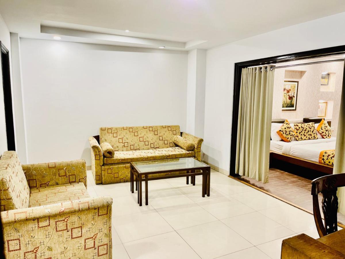 Hotel Queens Tower Amritsar Bagian luar foto