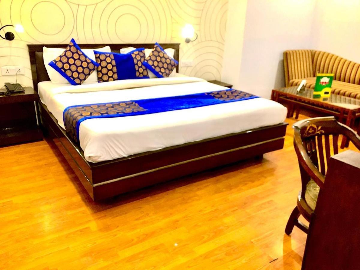 Hotel Queens Tower Amritsar Bagian luar foto