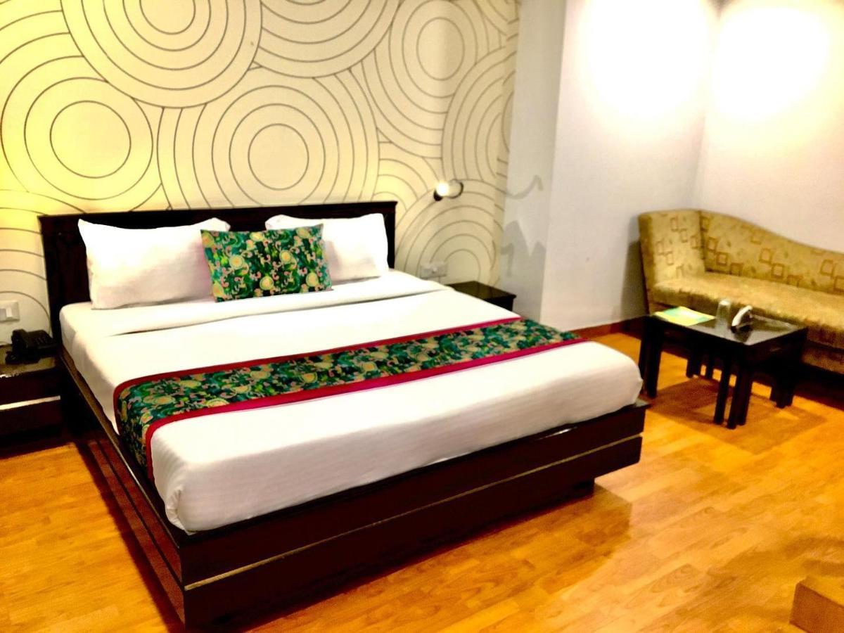 Hotel Queens Tower Amritsar Bagian luar foto