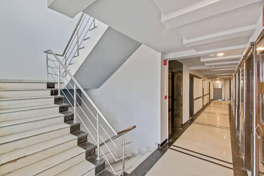 Hotel Queens Tower Amritsar Bagian luar foto