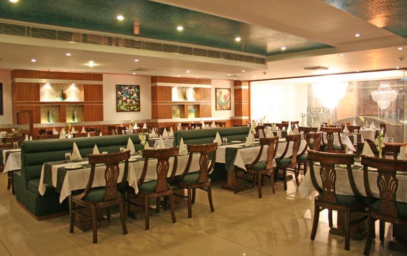 Hotel Queens Tower Amritsar Bagian luar foto
