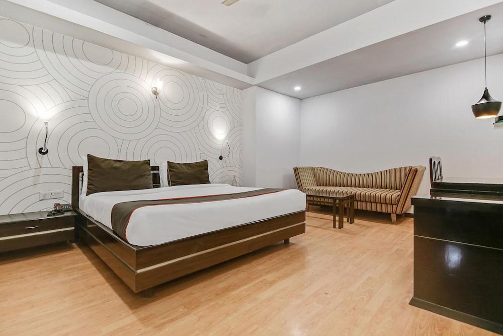 Hotel Queens Tower Amritsar Bagian luar foto