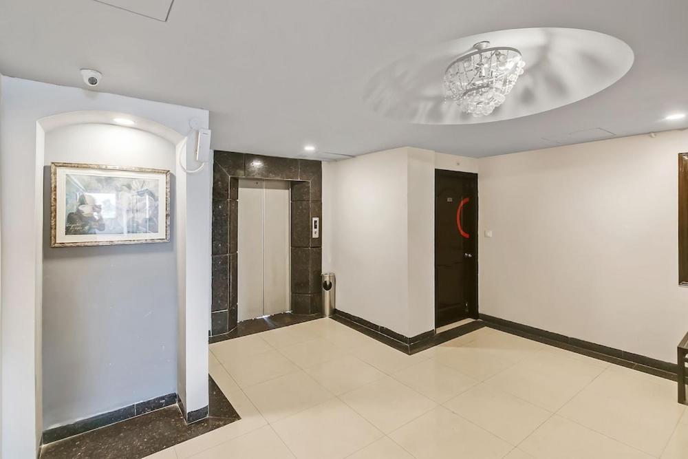 Hotel Queens Tower Amritsar Bagian luar foto