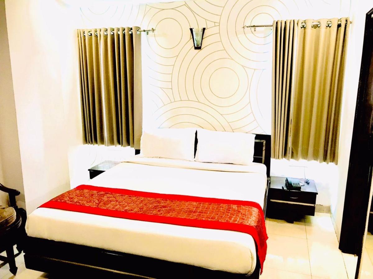 Hotel Queens Tower Amritsar Bagian luar foto