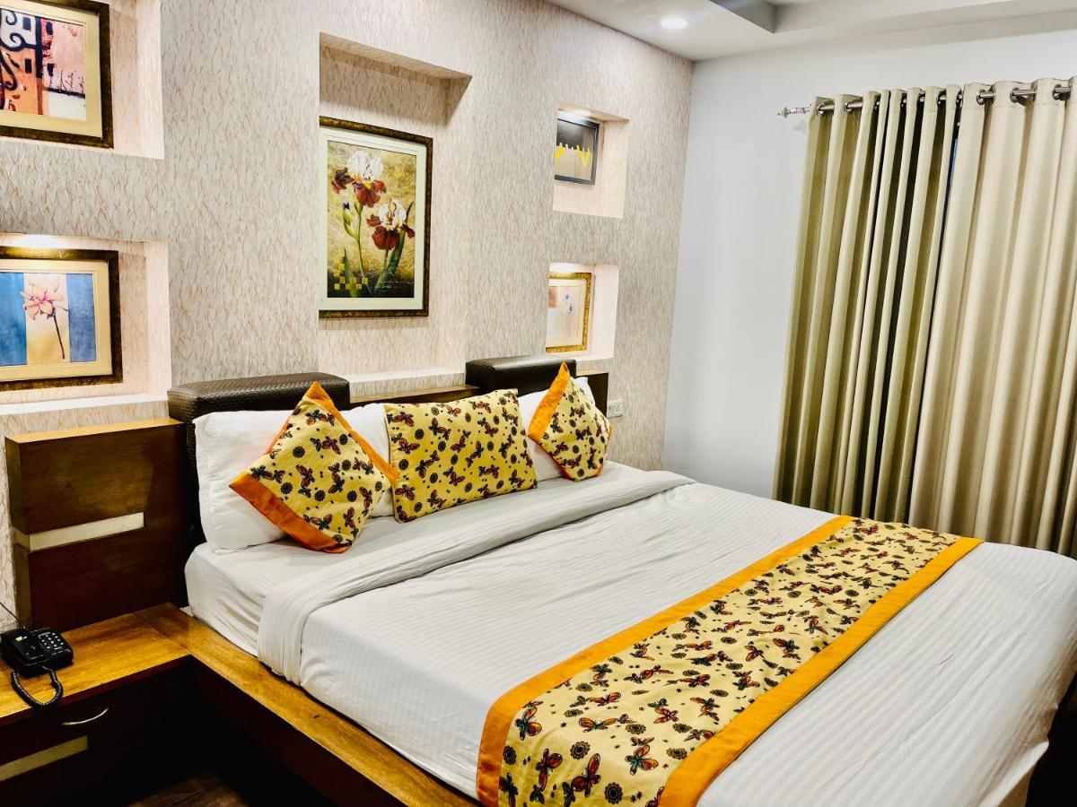 Hotel Queens Tower Amritsar Bagian luar foto