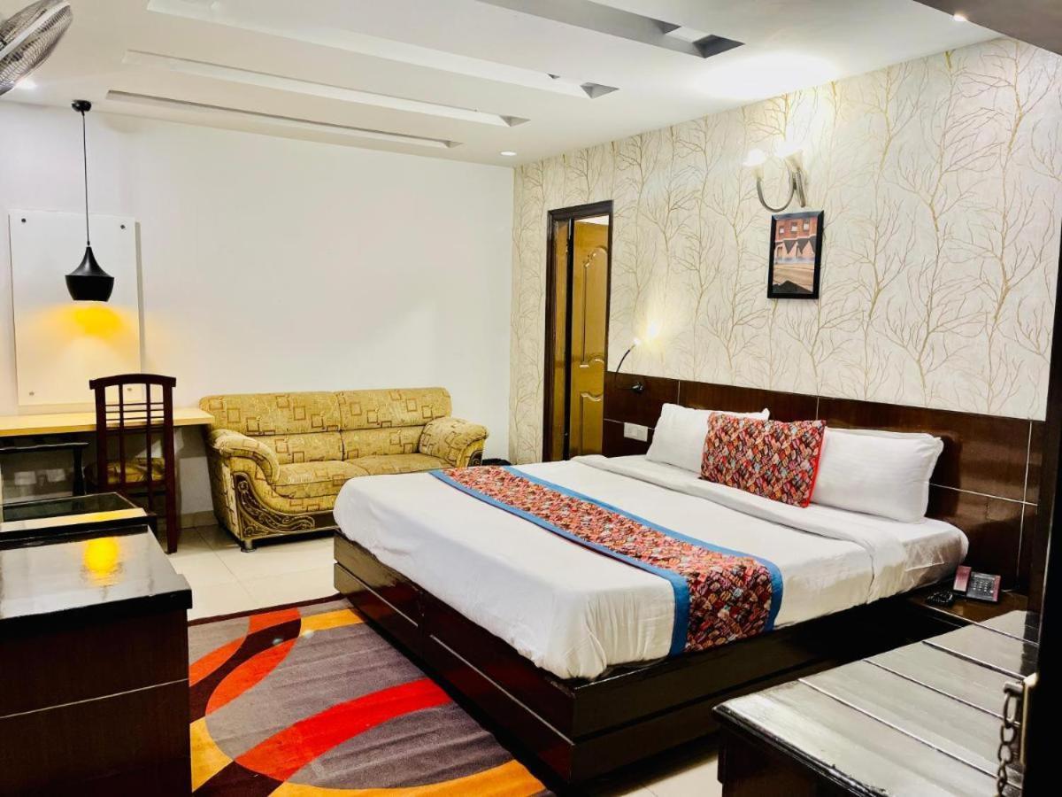 Hotel Queens Tower Amritsar Bagian luar foto
