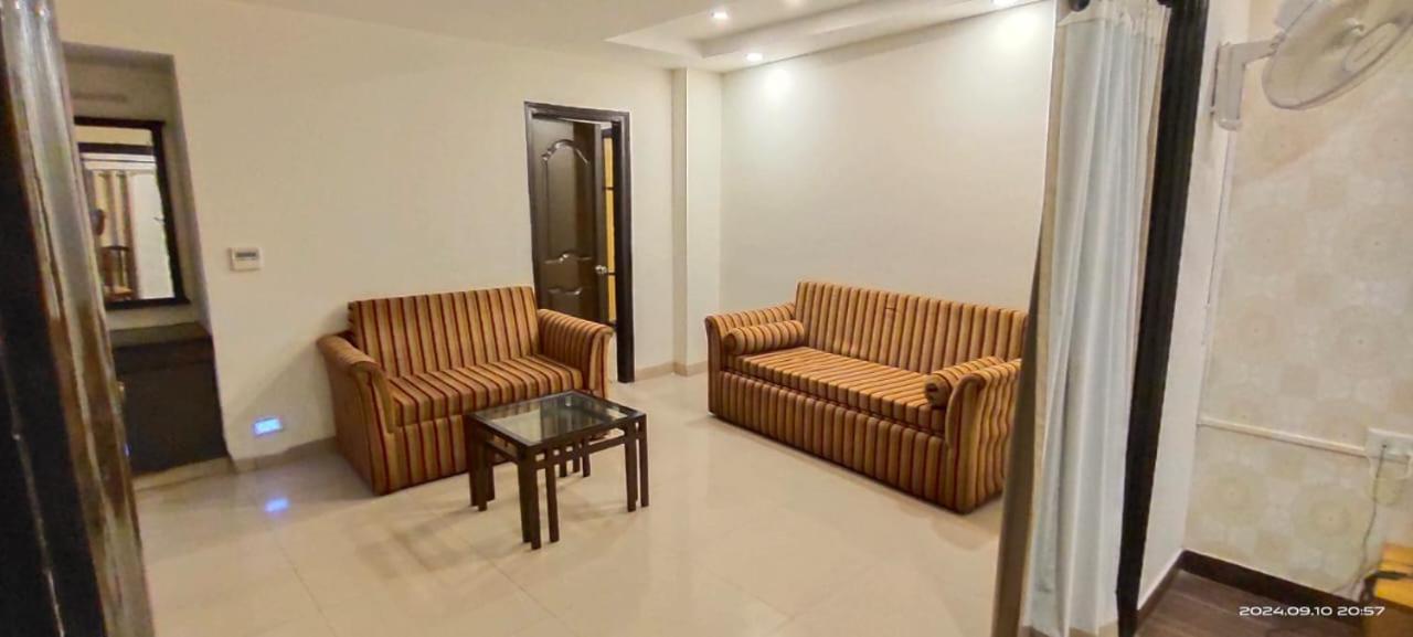 Hotel Queens Tower Amritsar Bagian luar foto