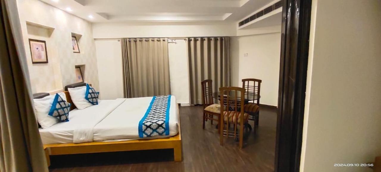 Hotel Queens Tower Amritsar Bagian luar foto