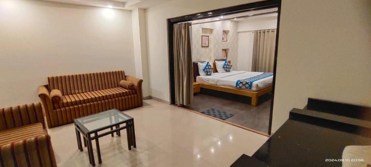 Hotel Queens Tower Amritsar Bagian luar foto