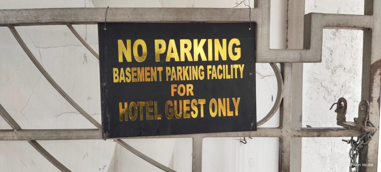 Hotel Queens Tower Amritsar Bagian luar foto