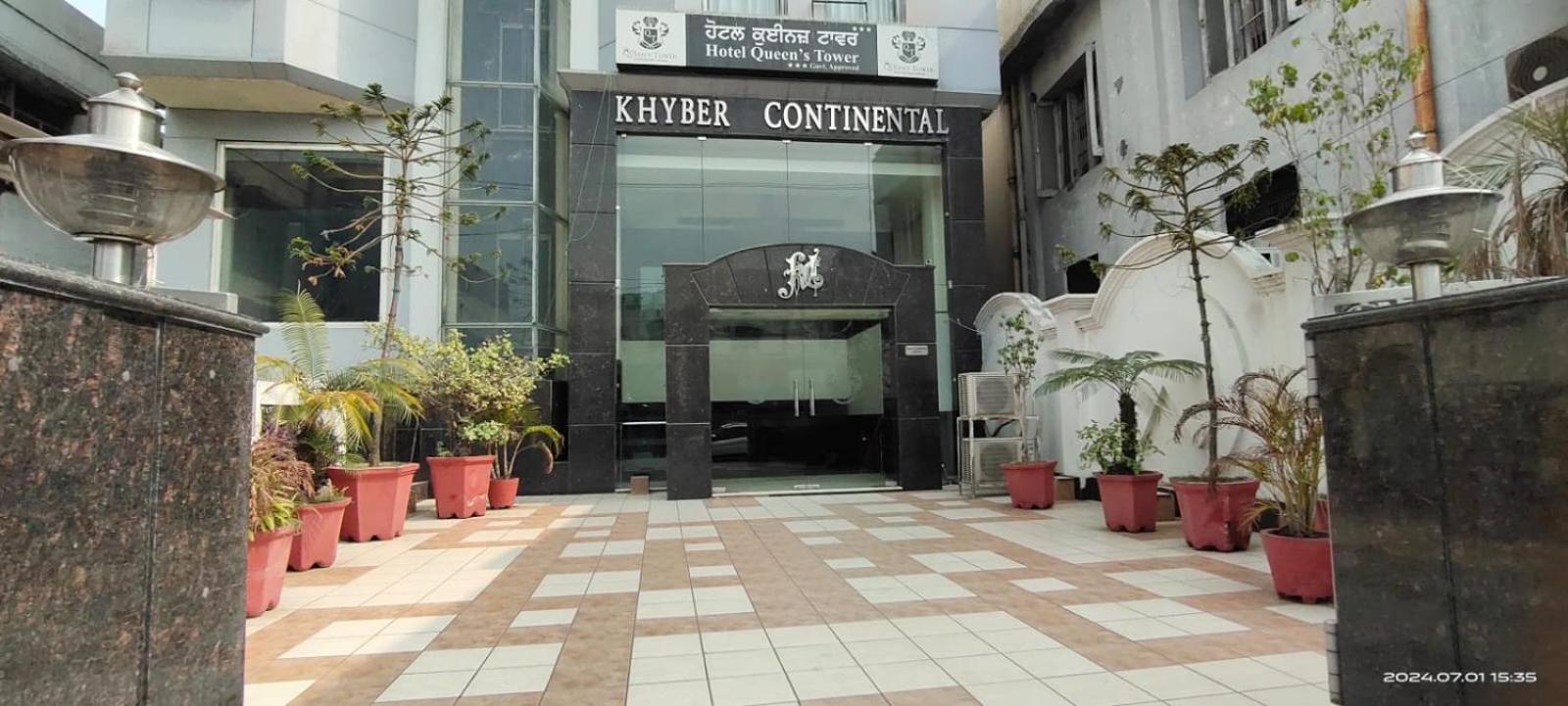 Hotel Queens Tower Amritsar Bagian luar foto